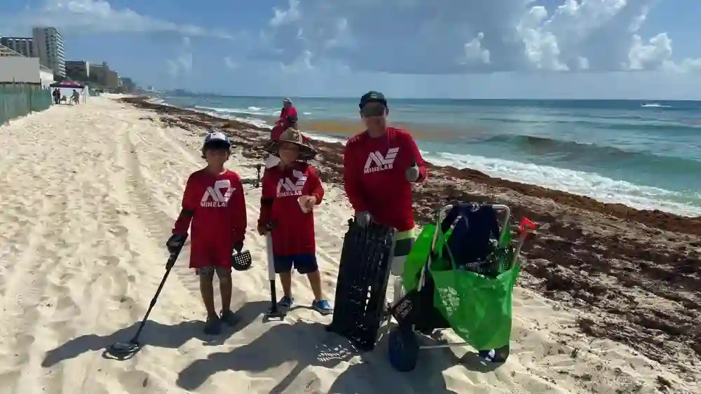 Doble diversión en tu viaje a la playa… con un detector de metales